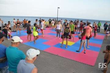 Exhibición del Club Kick Boxing en el muelle de Melenara (Foto Francisco Javier Santana)